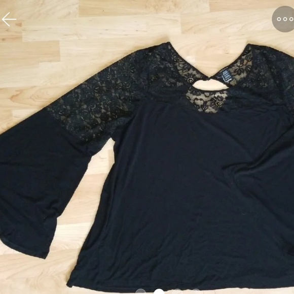 Lace Inset Bell Sleeve Top - Picture 3 of 4